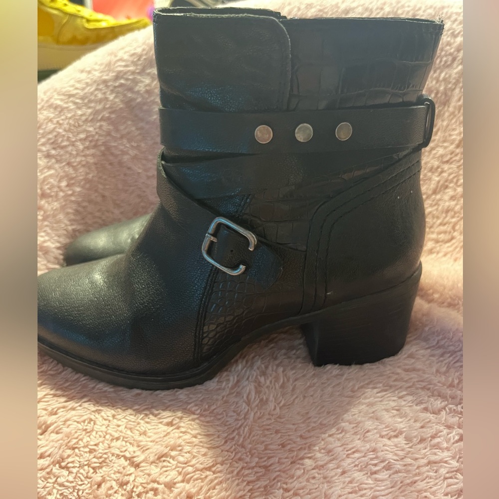 🖤Naturalizer boots in good condition🖤